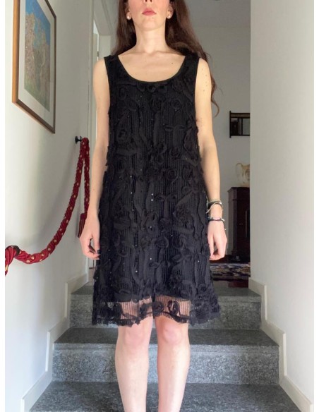 Vestito nero con applicazioni