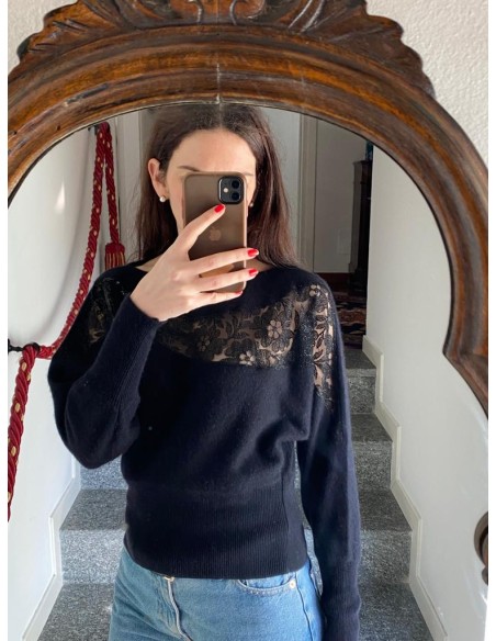 Maglione nero con applicazioni