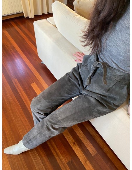 Pantaloni scamosciati