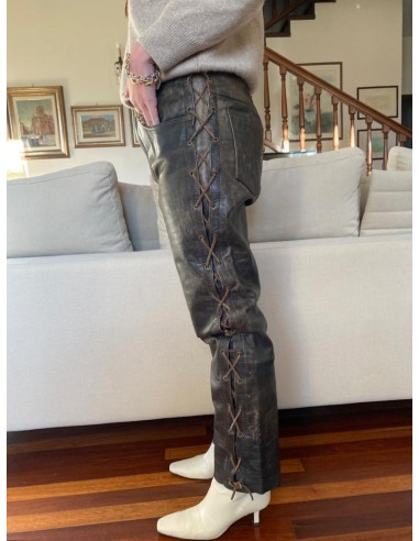 Pantalone in pelle con lacci