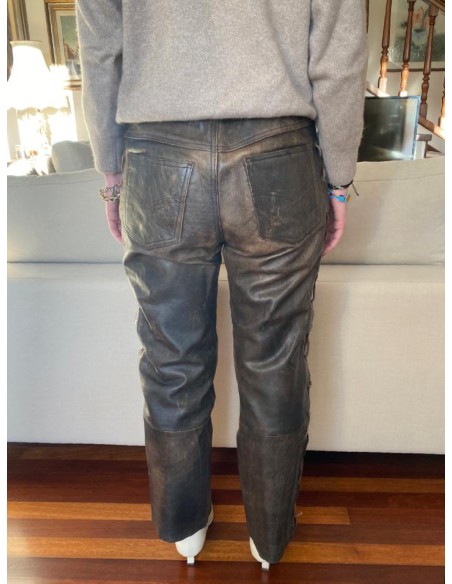 Pantalone in pelle con lacci