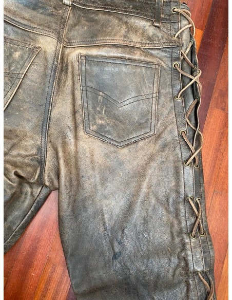 Pantalone in pelle con lacci