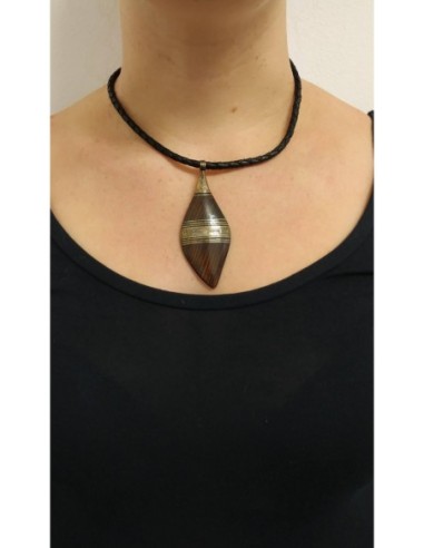 Collana in pelle con ciondolo in legno di ebano e argento