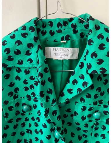 Completo verde con motivi neri