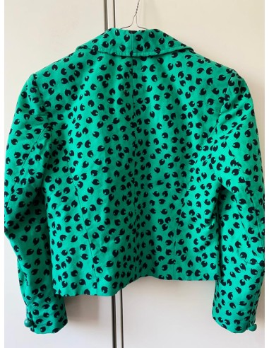 Completo verde con motivi neri